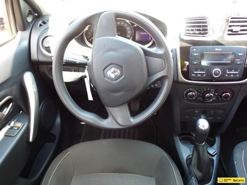 Imagen 15 de 15 de Renault Logan Expression Nigth & Day