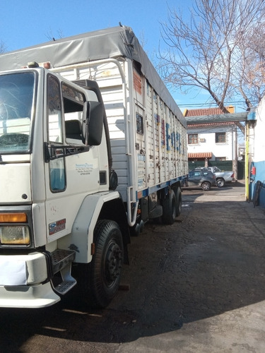 Imagen 3 de 11 de Ford Cargo 1416 Balancín