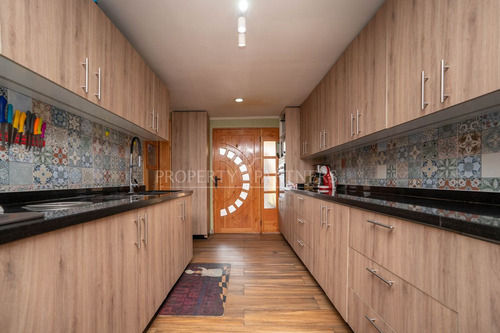 Acogedora Casa En Sector Residencial De Ciudad Del...