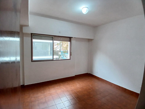 Alquiler 1 Dormitorios Amplio Con Balcón - Impecable