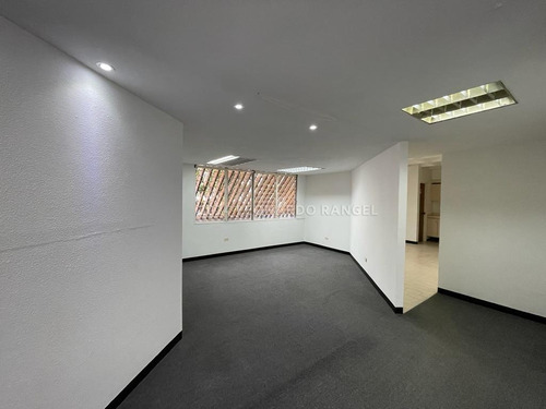 Se Vende Local Comercial En El Edificio La Florida, Mérida.