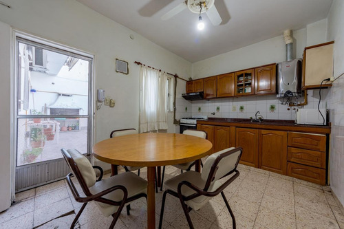 Imagen 2 de 20 de Venta/permuta Dpto Centro Ph De 2 Dormitorios Con Patio Y Terraza. Arroyito, Rosario.