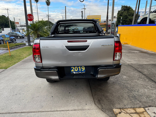 Toyota Hilux 2.7 Cabina Doble Sr Mt