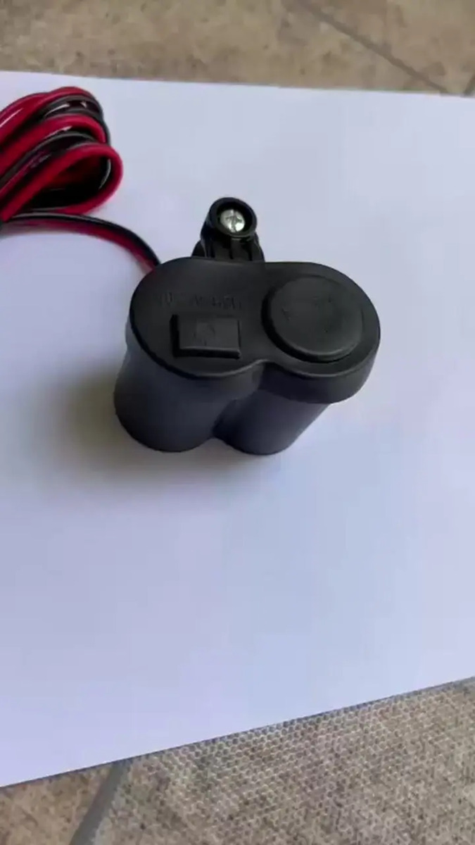 Tomada Moto 12v 2 Em 1 Usb E Isqueiro Impermeável Com Tampa