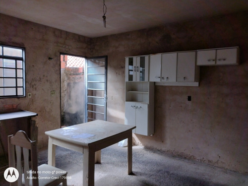 Imagem 5 de 11 de Casa De Frente Com 2 Dormitórios E De Fundos 1 Dormitório