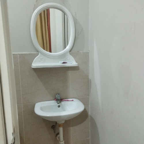 Alquilo Habitaciones - Urb. Sta. Margarita, A 100 Mts. Ucv
