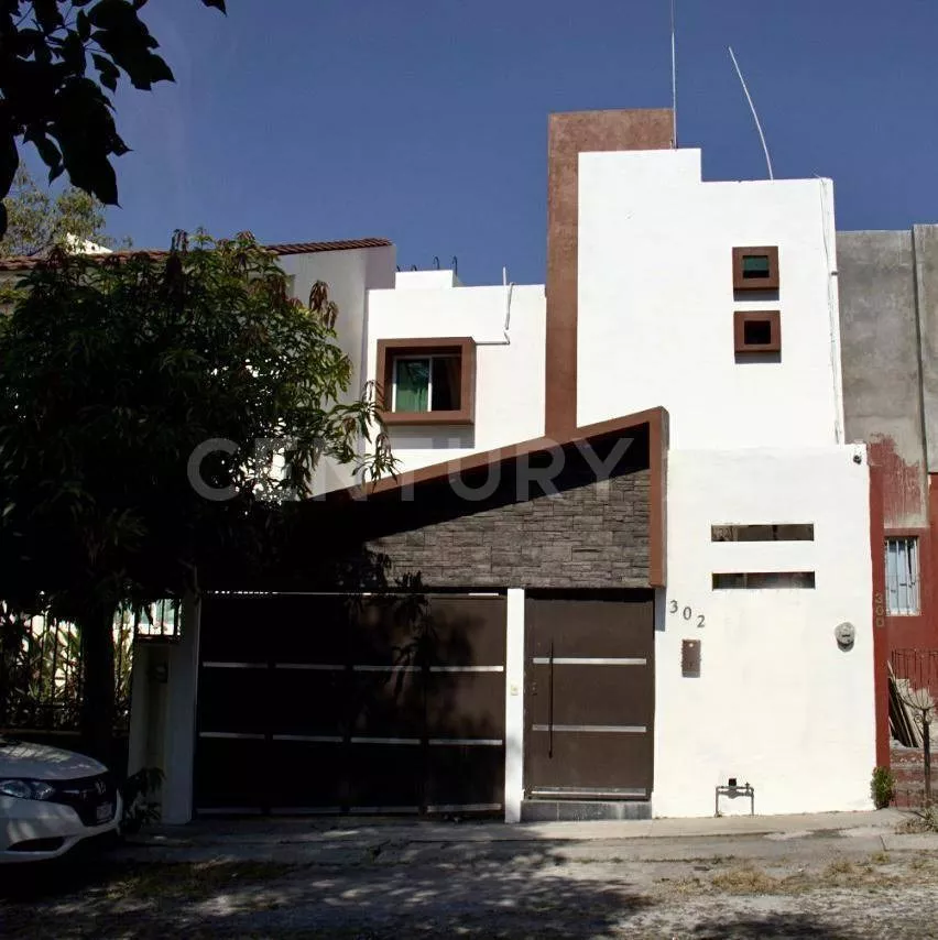 Casa Remodelada En Venta En Real Bugambilias, Villa De Alvarez