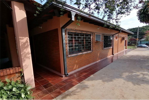 Vendo Casa De 4 Habitaciones Y 3 Baños.