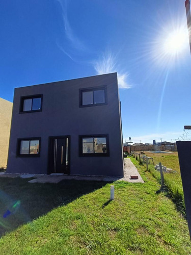 Casa En Venta - 3 Dormitorios 2 Baños - 380mts2 - San Vicente