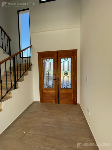 Casa En Venta En Barrio Santa Elisa - Pilar Del Este