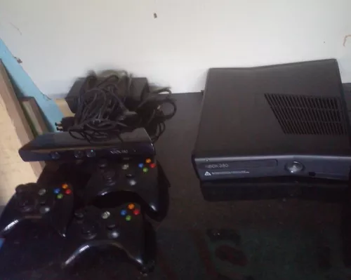 Xbox 360 + Kinect + Hd 250gb + 2 Controles - Desbloqueado