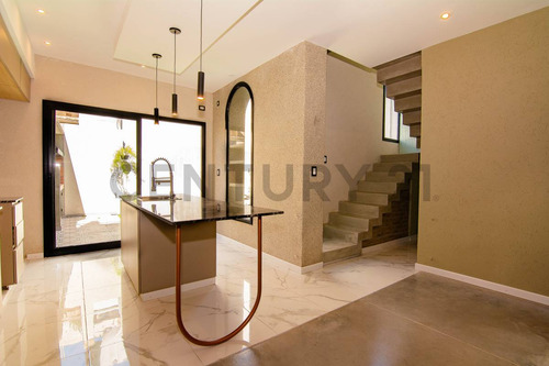 Venta Casa De 3 Dormitorio En Barrio Refinerias, Rosario | Canning 200