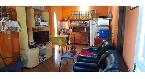 Vendo Casa Con Salón Comercial En El Barrio Los Arrabales: 3 Habitaciones Y Un Baño