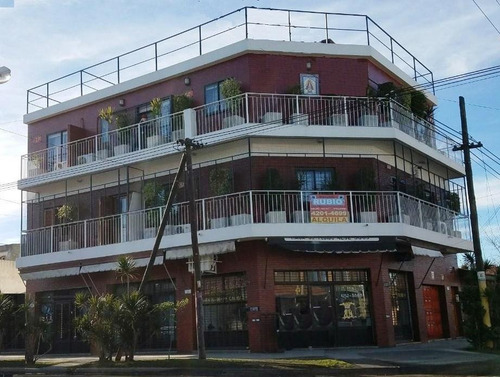 Amplio Departamento 3 Ambientes Con Balcon En Excelente Estado Y Ubicacion!