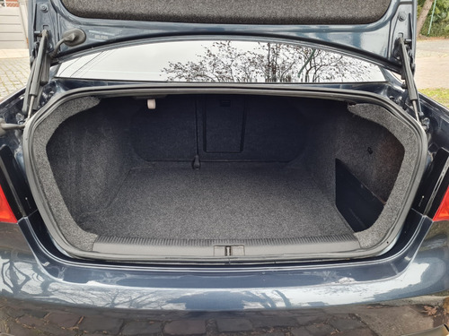 Imagen 11 de 14 de Volkswagen Vento 2.5n Luxury Mt 2009