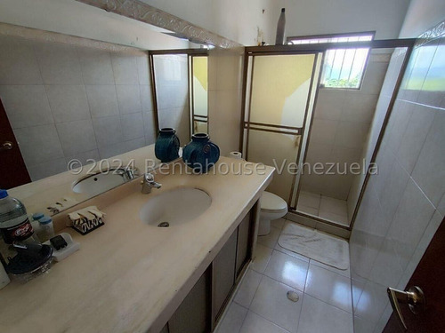 Maria Elena Latouche Te Ofrece En Alquiler Casa Quinta.cuenta Con Planta Electrica Y Excelente Ubicacion. Mels 25-464