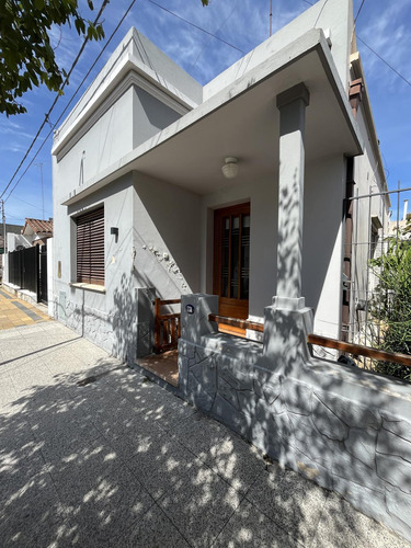 Casa En Venta En Lujan Centro.