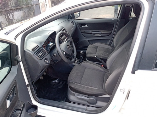 Imagen 14 de 15 de Volkswagen Suran Track 1.6 2017 Con Gnc 98.000 Kms