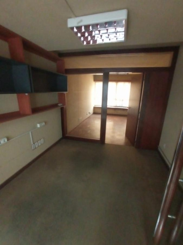 Imagen 11 de 18 de Oficina- Plaza Independencia , 600 M2 , Gge X1, Vista A Tres Frentes , Piso Alto !!