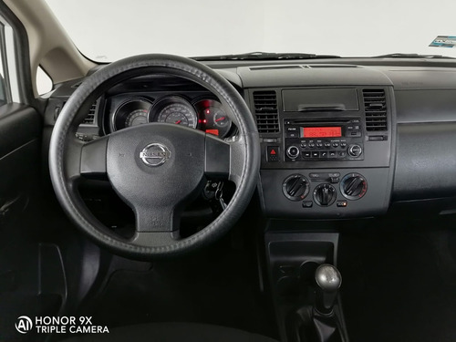 Imagen 5 de 8 de Gf Nissan Tiida Sedan Drive Tm 2017