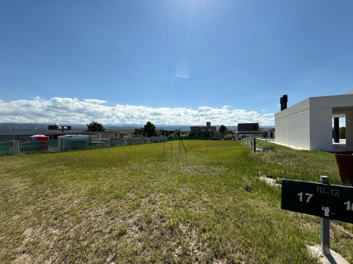 Terreno En Venta En Carlos Paz Golf - 912 Metros - Lote Central
