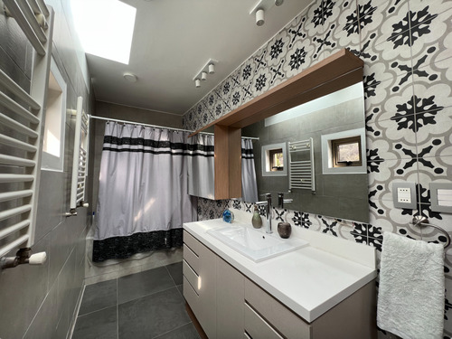 Casa En Arriendo De 5 Dorm. En Las Condes