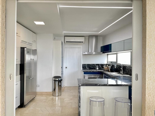 Apartamento Penthouse Con Terraza En Alquiler Amueblado En Serralles, Facil Acceso A Sectores Como Piantini, Evaristo Morales, Naco
