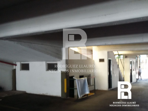 Imagen 4 de 7 de Estacionamiento, En Amplio Lote Con Posibilidad De Desarrollar Otro Proyecto. A Pocos Mts De Av 9 De Julio.