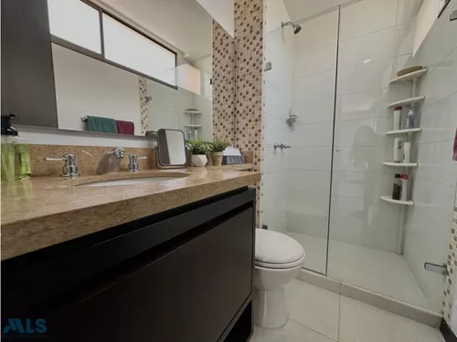 Apartamento Con Comodos Espacios En Sabaneta(mls#250053)