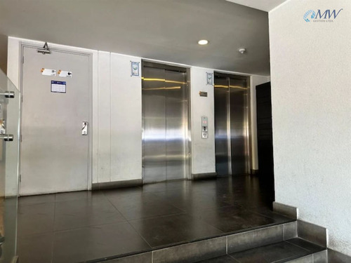 Amplio Departamento En Venta De 2d 2b. En Santiago
