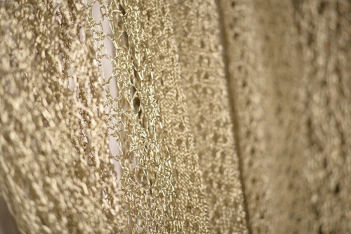 Imagen 2 de 3 de Red De Lurex Dorado - Género Importado - Mariages Sedería A2