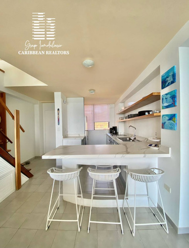 En Venta Penthouse Con Hermosa Vista Al Mar En El Conj Resd La Balandra, Pampatar