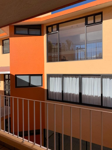 Se Renta Hermosa Casa Con Vista Panorámica Localizada En Acueducto De Xalpa En Vista Del Valle Con 450 Mts. De Construcción, Distribuidos 3 Niveles Con Excelente Luz Natural Y Acabados De Lujo.