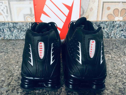 Shox R4 Preto Réplica Importada
