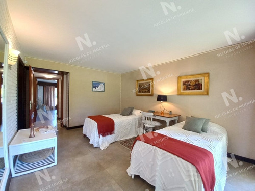 Imagen 24 de 30 de Alquila Gran Casa De 5 Dormitorios En Playa Mansa, Punta Del Este