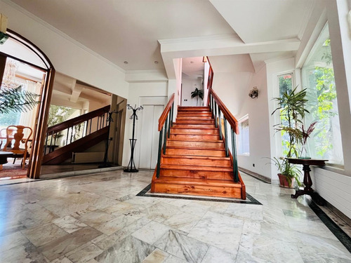 Casa En Venta De 8 Dorm. En Las Condes