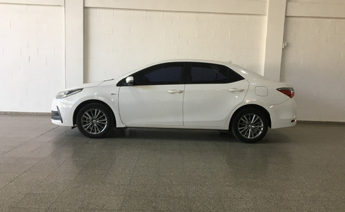 Imagen 8 de 12 de Toyota 2017 Corolla 1.8 Xei L/14 Pack Cvt