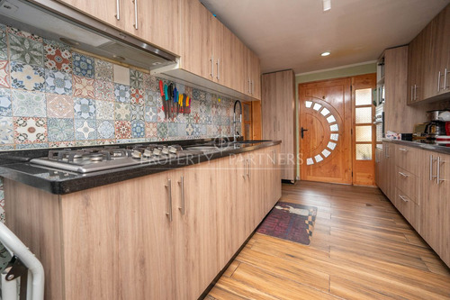 Acogedora Casa En Sector Residencial De Ciudad Del...