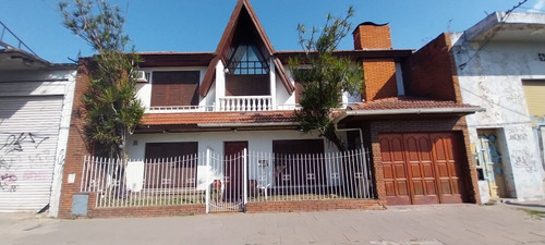 Casa En Venta  De 5 Ambientes En Temperley