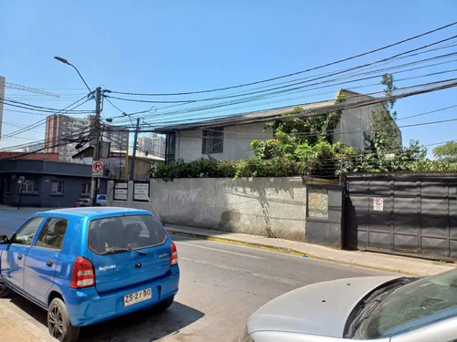 ¡oportunidad Única! Esquina Comercial Metro Ecuador
