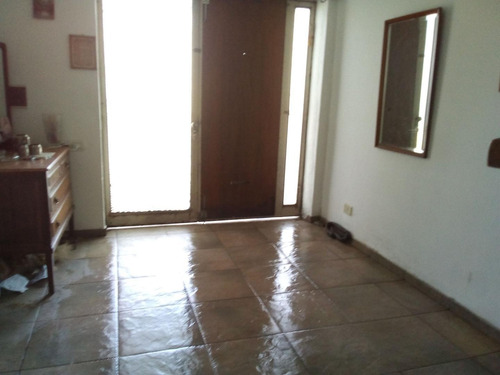 Imagen 2 de 13 de Casa Triplex De 2 Dormitorios Con Cochera