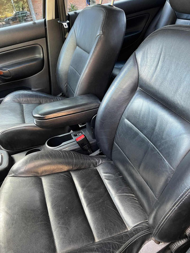 Imagen 21 de 25 de Volkswagen Bora 2012 1.8 Highline T Tiptronic Cuero
