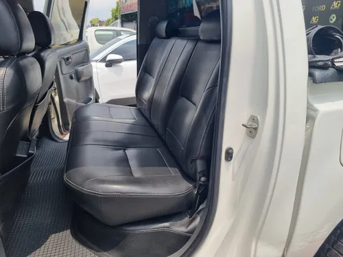 Toyota Hilux 2.7 MT 4X2