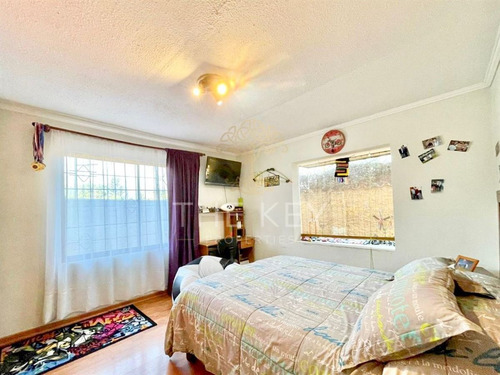 Casa En Venta De 5 Dorm. En Olmué