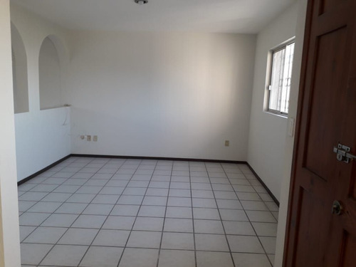 Casa En Renta En Tejeda Queretaro Rcv210128-ar