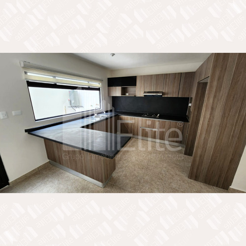 Casa Con Roof Garden En Venta En Misión Montejo Queretaro