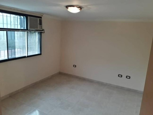 Imagen 7 de 17 de Apartamento Remodelado En Urbanizacion Bosque Valle Tazon
