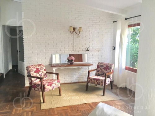 Punta Del Este, Playa Mansa , Chalet De 4 Dormitorios , 2 Suites.- Ref: 53975
