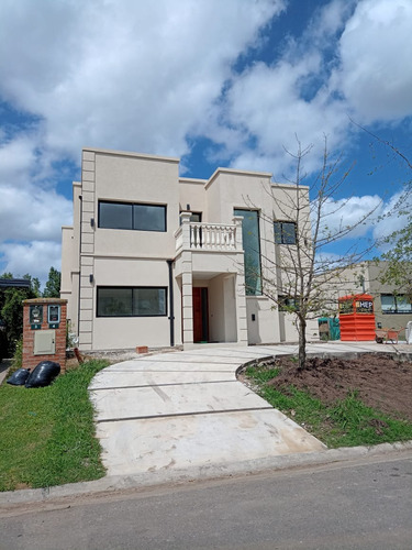 Construcciones De Casas, Piletas Y Ampliaciones.