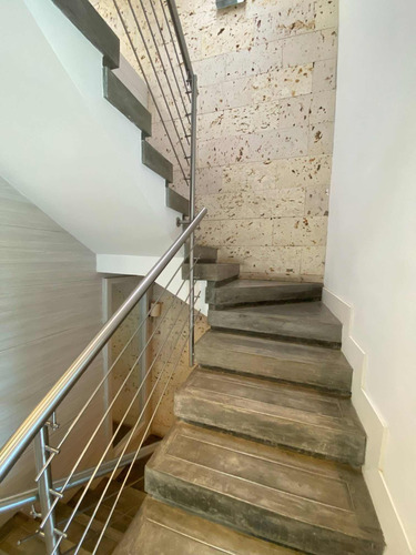 Vendo Exclusivo Townhouse En Altos De Guataparo Valencia